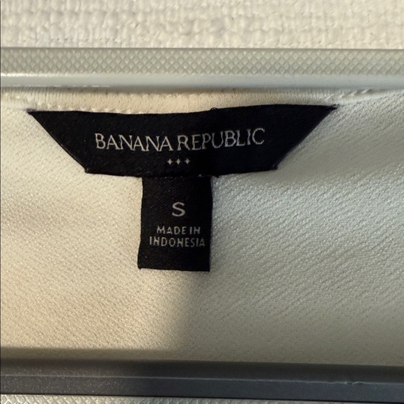 Banana Republic Factory Cream V-Neck Blouse, Soft Crepe Fabric - Picture 3 of 3